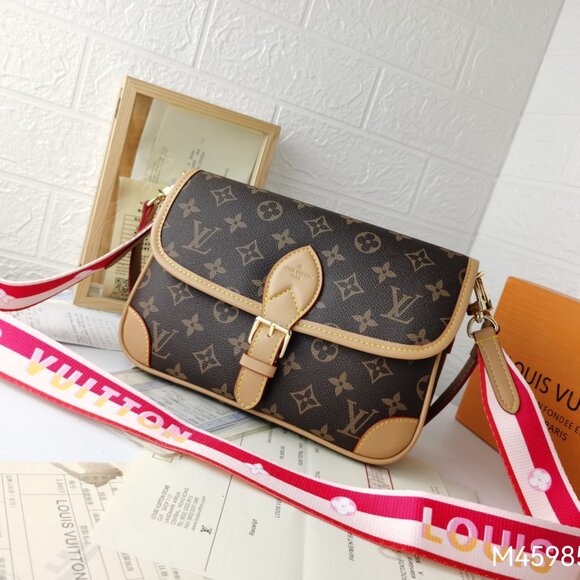 LOUIS VUITTON Monogram Diane PM M46049 Shoulder bag - Picture 1 of 9